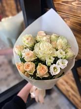 Букет цветов из:  Розы и Лизиантусы #REPLACE_PRED# Усмани
