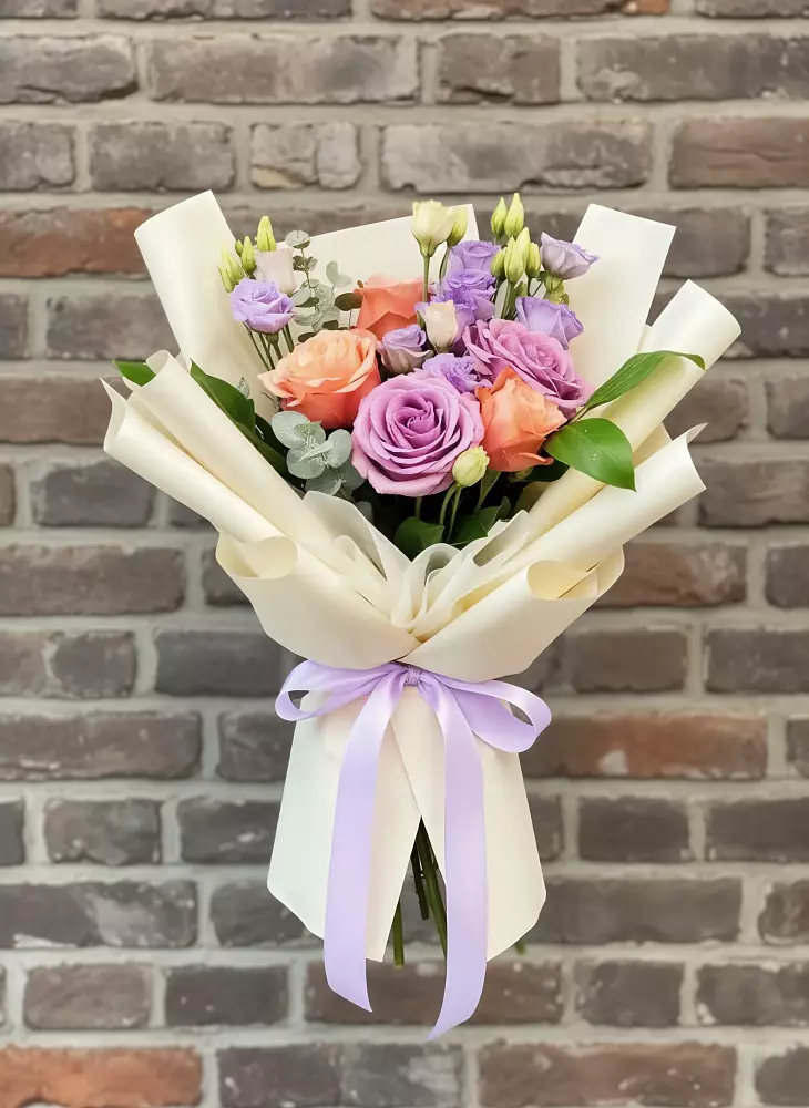 Букет цветов из: Лизиантусы и Розы в Усмани