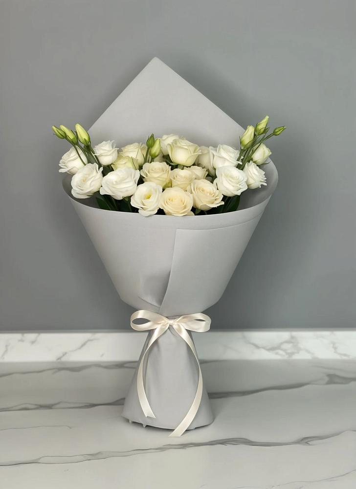 Букет цветов из: Розы и Лизиантусы в Усмани