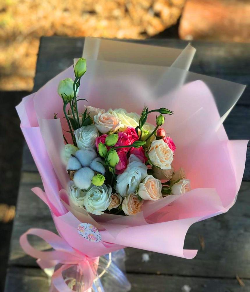 Букет цветов из: Розы и Лизиантусы в Усмани