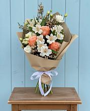 Букет цветов из:  Альстромерии, Лизиантусы, Розы и Хризантемы в Усмани