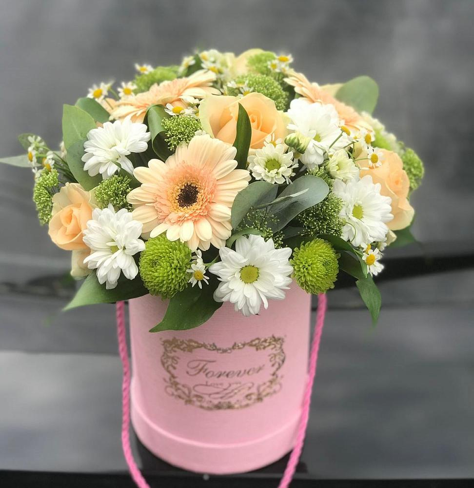 Цветочная композиция из Розы, Герберы и Хризантемы в шляпной коробке в Усмани